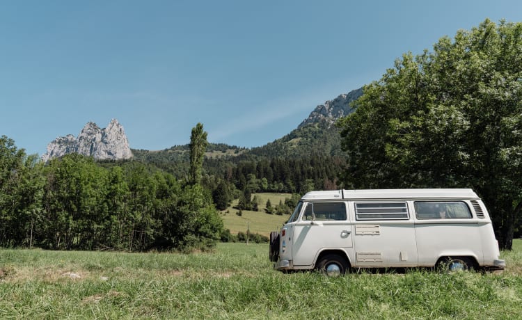 4p Volkswagen bus uit 1975