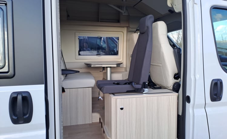 Dreamer camper five uit 2022 - familiecamperbus