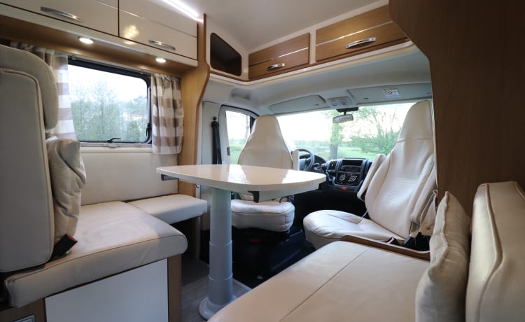 4 persone Camper Rimor | Letto matrimoniale | Aria condizionata | Tendalino | Portabiciclette | 