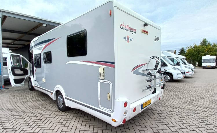 Challenger G119 Queensize-Bett, Hubbett, 4 Sitze/Schlafmöglichkeiten!