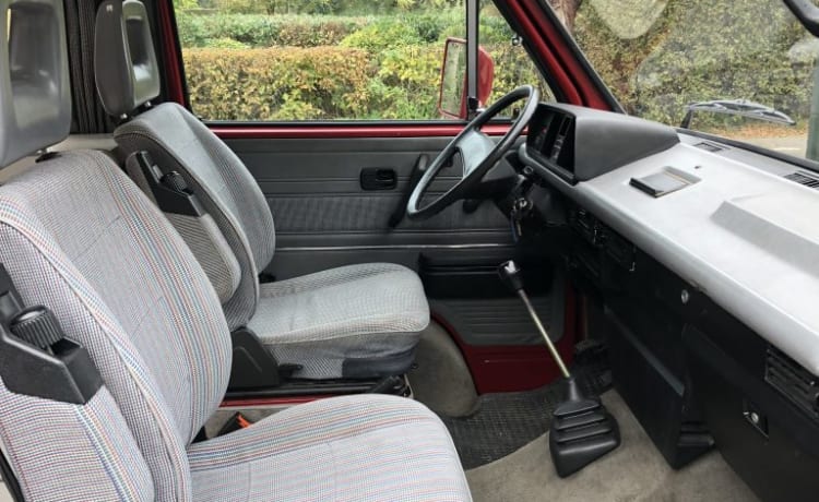 Geräumiger Retro Volkswagen T3 komplett ausgestattet