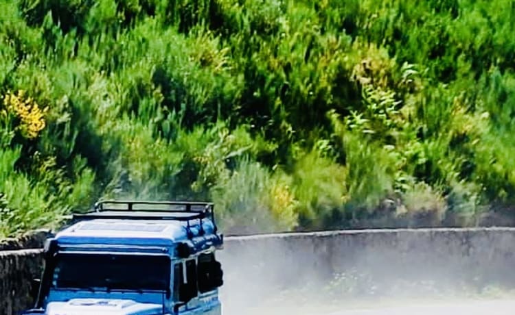 The Silver Bullit – Land Rover Defender (B) 4x4 Camper fuoristrada su misura unico nel suo genere