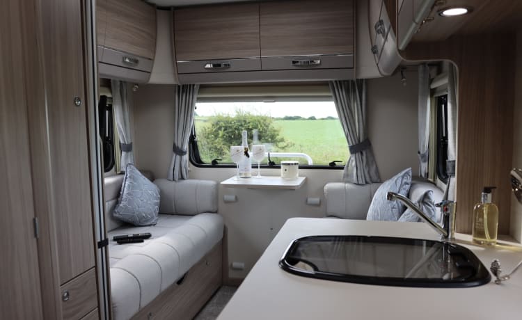 Saltburn motorhome hire  – Fiat-Bus mit 6 Schlafplätzen ab 2021