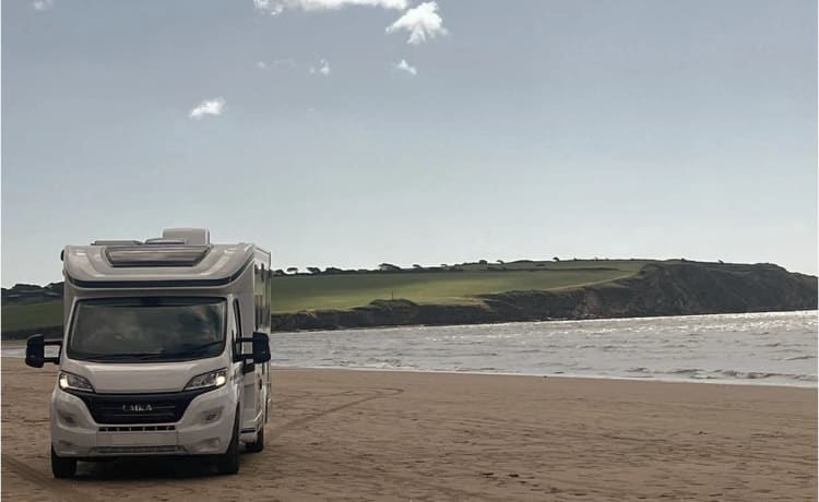Bluff – Luxury 4 berth Laika Kosmo Motorhome / Camper - Brand New 2024 - Automatic