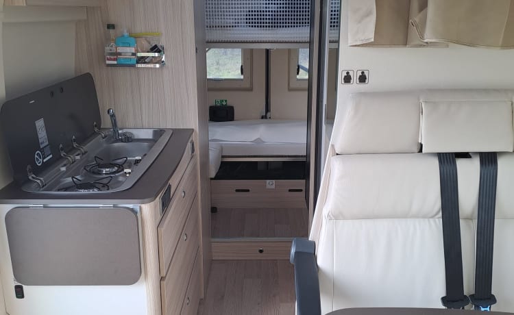 Dreamer camper five uit 2022 - familiecamperbus