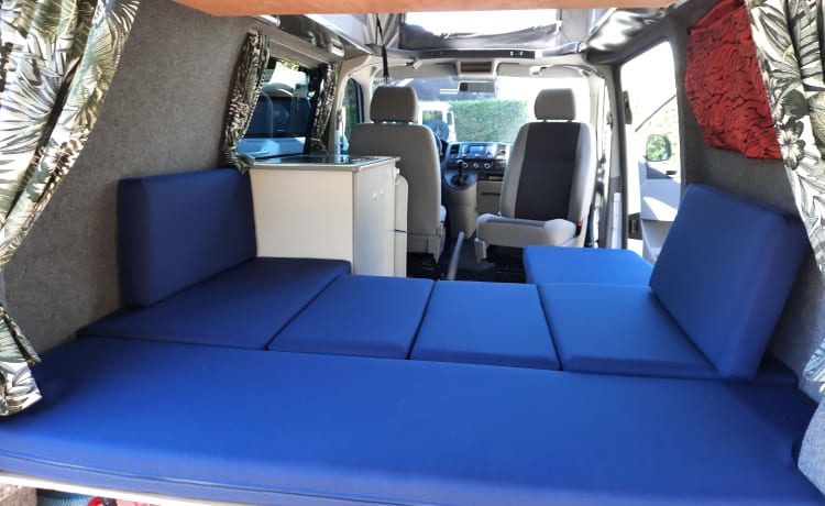 Bus camper compatto con sedile tondo Volkswagen VW T5 TDI