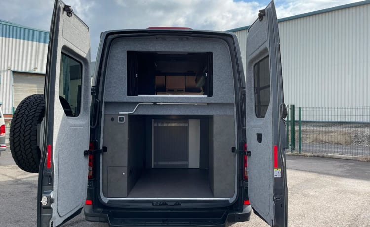 THUNDER – Atemberaubender VW Crafter 4-Bett-Wohnmobil aus dem Jahr 2022