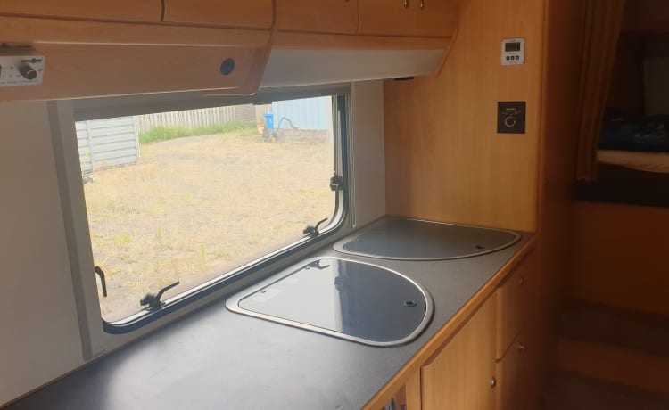 Mon ami – Beau camping-car familial spacieux et autonome avec climatisation sur pied et de nombreuses options