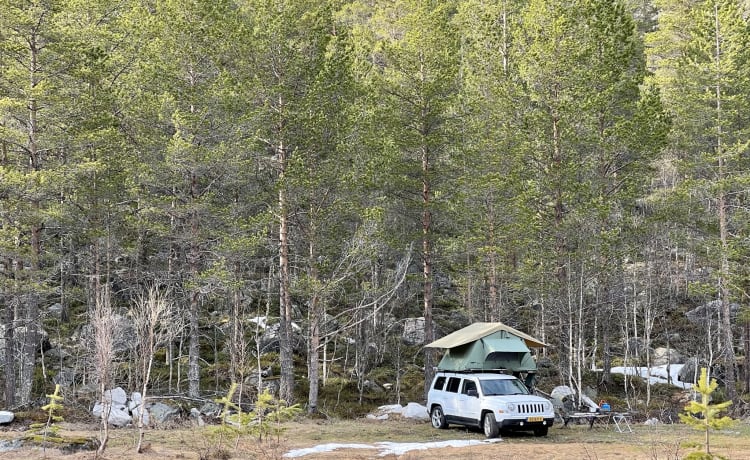 Tente de toit aventure avec Jeep Patriot et tente de toit Thule