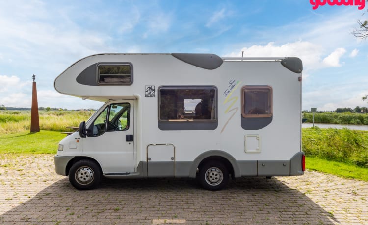 Knaussie – Heerlijke compacte alkoofcamper 