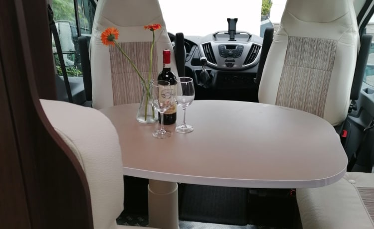 Fordje – Luxe camper met lengtebedden