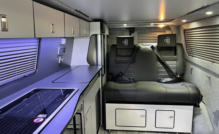 Heidi – Le FORD TRANSIT CUSTOM LWB EXPLORER