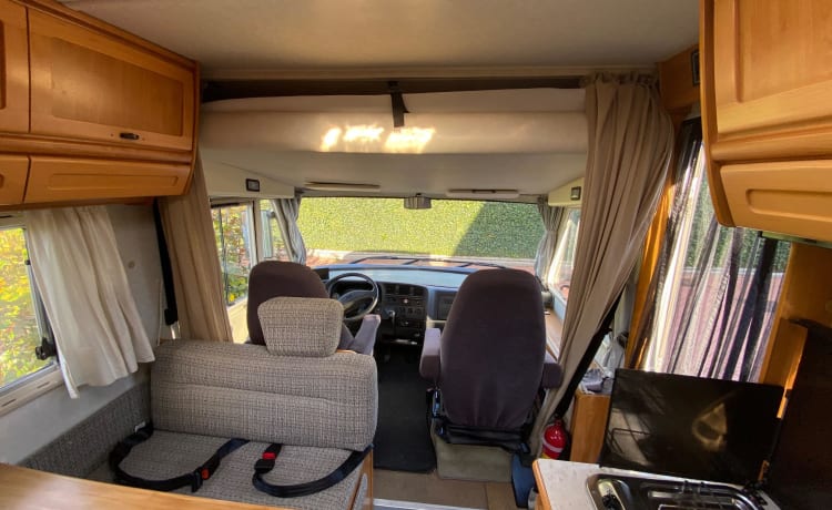 Camper2Go – 5p Hymer Integraal uit 1997 evt met fietsen