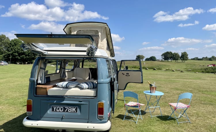 Bernard – Bellissimi camper del 1972 VW Early Bay a noleggio dallo Yorkshire