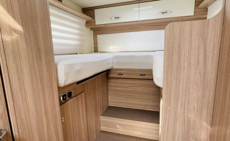 1. DelBi – Mobil-home de luxe Bürstner Delfin IT726