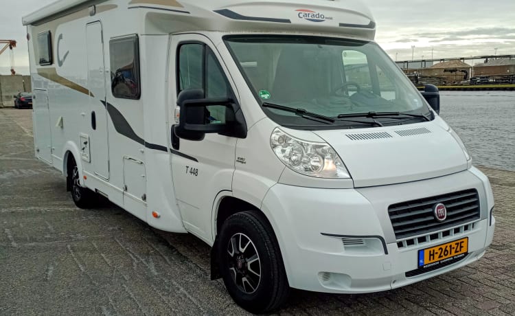 Ruime nette 2 pers. carado/hymer camper. 