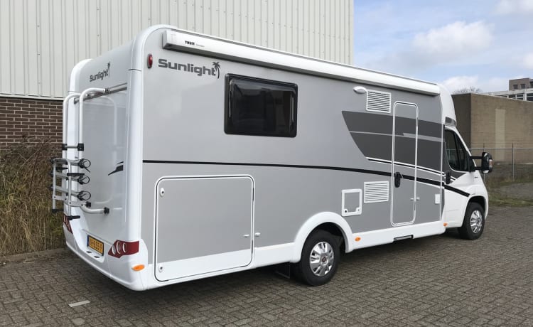 14 – Luxe automaat camper met queensbed en hefbed!