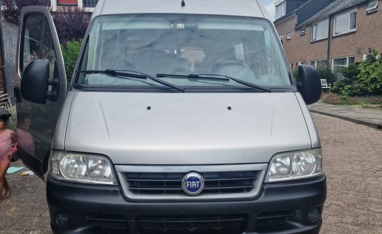 Tweede Hans – 2p Fiat bus from 2003