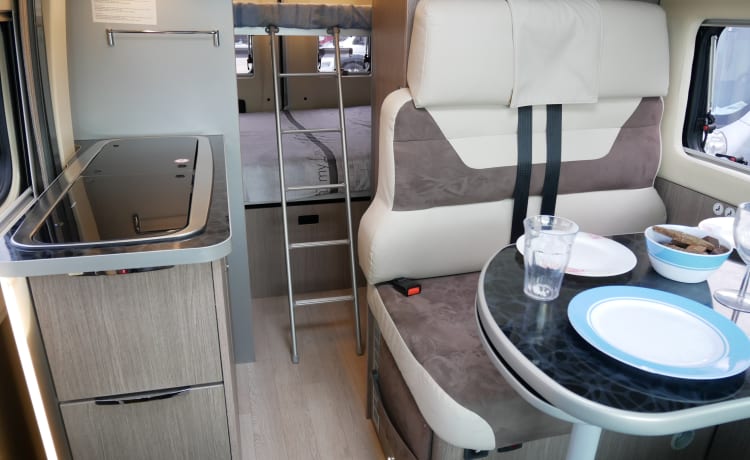 Chausson 5, bus camping-car 6 mètres avec lit superposé