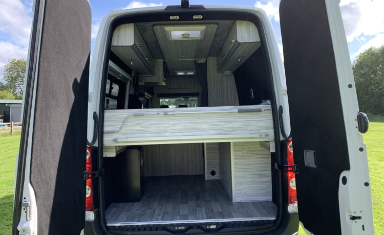 Maverick  – 3-persoons Volkswagen Crafter campervan 2015