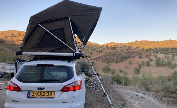 2pers new roof tent on a fine, economical station wagon