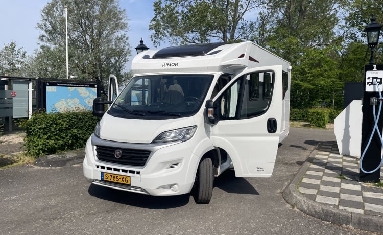 Schink – 5p Fiat semi-integrated uit 2021