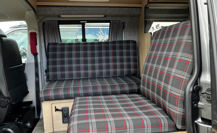 Capercaillie – 2-persoons Volkswagen campervan uit 2016