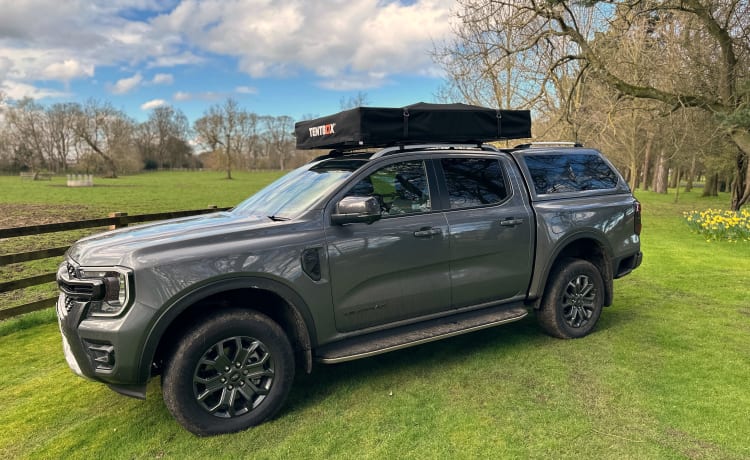 Ford Ranger 4x4 avec tente de toit pour 4 personnes 