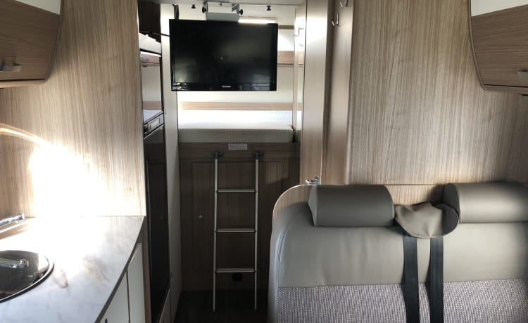 Elvis – Dethleffs camper with lots of space