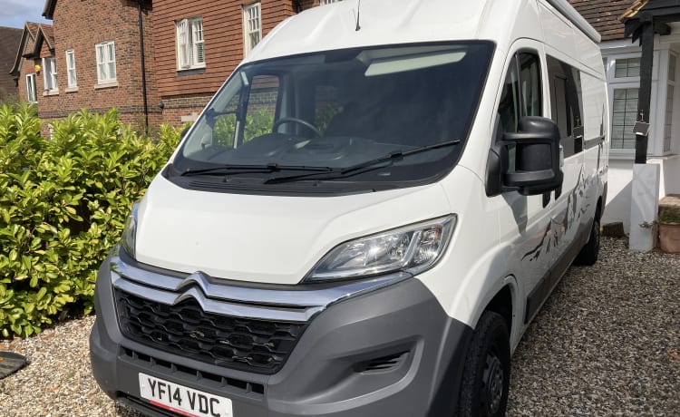 Pip Squeak –  2/3 birth citroen Relay, Awning, toilet shower