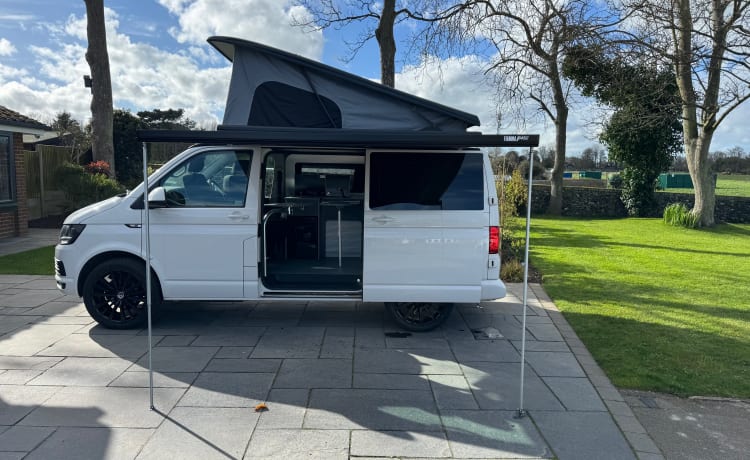 Colin – 4 berth Volkswagen campervan from 2017