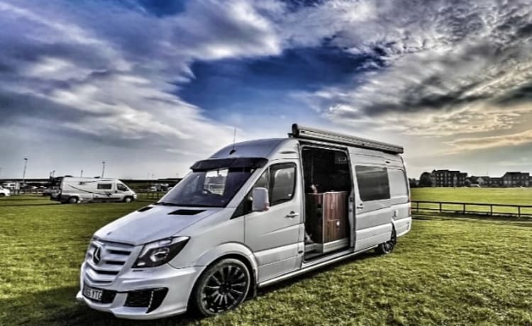 Sport Home  – Mercedes Sprinter Camper Van LWB 4 posti letto 2015