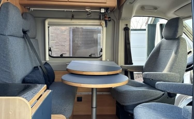 2p Pössl campervan uit 2016