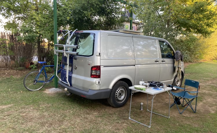 Petit camping-car confortable et autonome