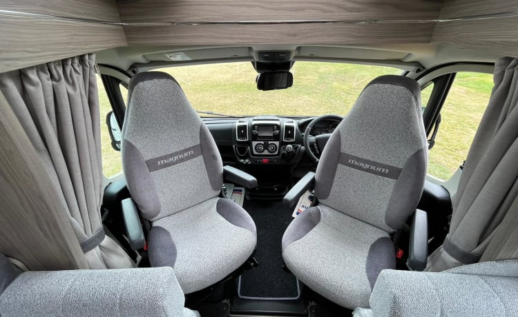 MINDY – 2022 Luxe 4 couchettes Elddis Magnum GT Camping-car