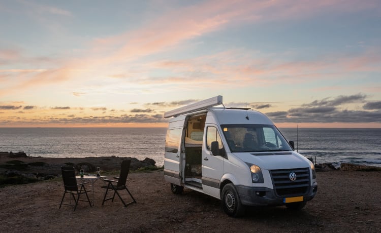 Ocean Spirit – Avontuurlijke Full Off-Grid VW Camperbus, solar power en lengtebed