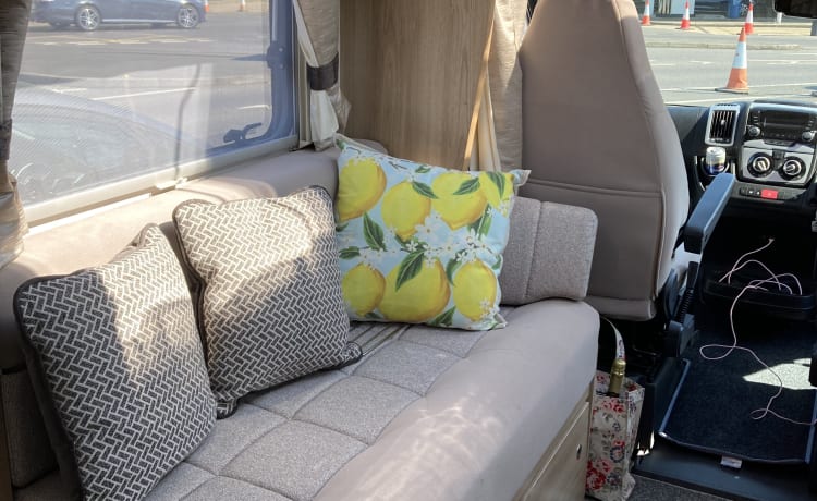 Elddis Explorer Luxus-Wohnmobil mit 4 Schlafplätzen 2020