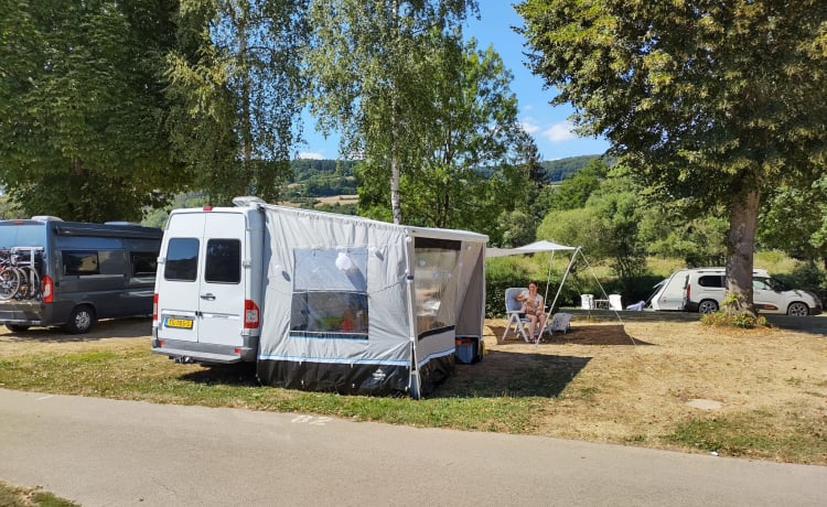 De Kolibrie – 4p Mercedes-Benz Wohnmobil aus dem Jahr 2000