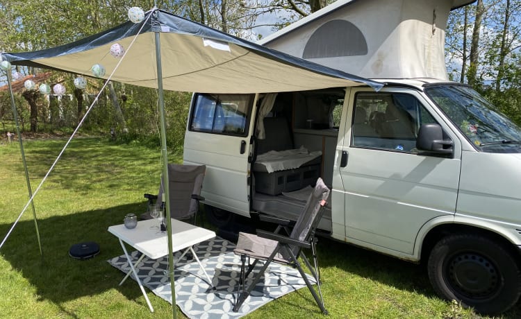 Wonderful California VW camper T4, 4 people with air conditioning and air fryer