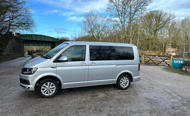 Joebow – 4 berth Volkswagen camper van 2018