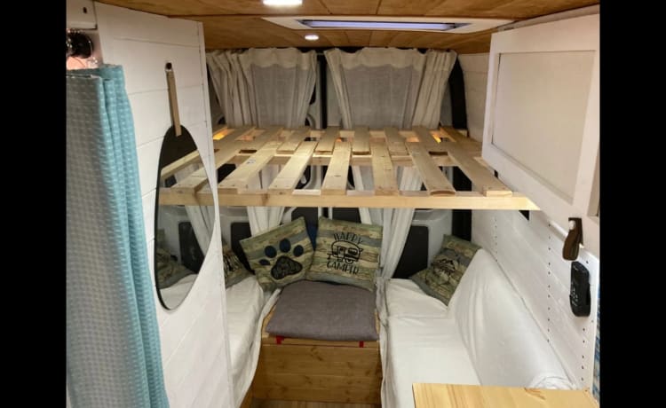 Crafty Fredrick – The comfverted 2018 VW Crafter Supervan 