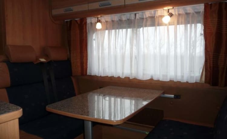Dethleffs A5881 – Luxury 6-person Dethleffs camper 2x Airco, Navi, bunk bed