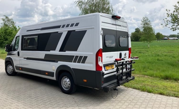 Heunie 1 – Bellissimo camper bus con 2 letti longitudinali