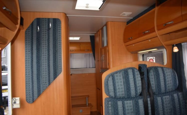 Campie – Complete LMC Liberty with 4 seats and 6 sleeping places