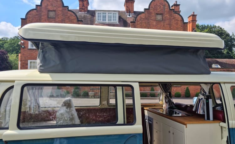 Daisy – Iconic Blue 1970s VW Camper