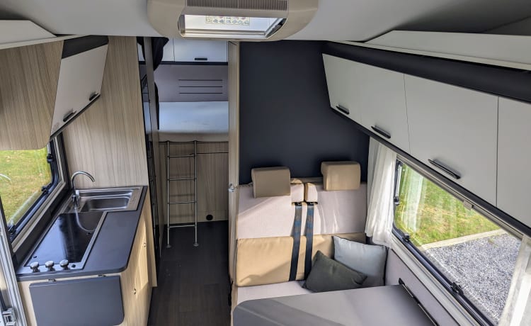 6p recente familie camper uit 2021 - Sun Living alcove