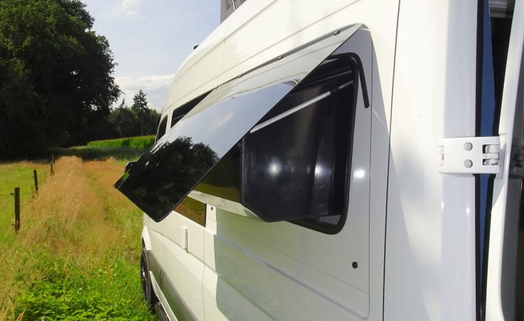 Mercedes Benz Sprinter 4 places bus camping-car automatique.