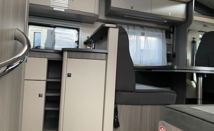 'IBIZA' – Luxurious beautiful Hobby Optima Ontour T65 HFL from 2020, with French bed and pull-down bed