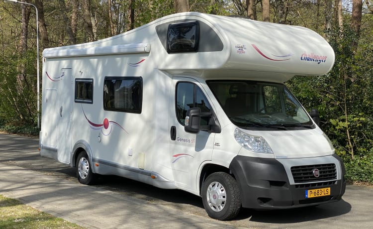 Challenger Genesis 55 con 6,5 posti letto