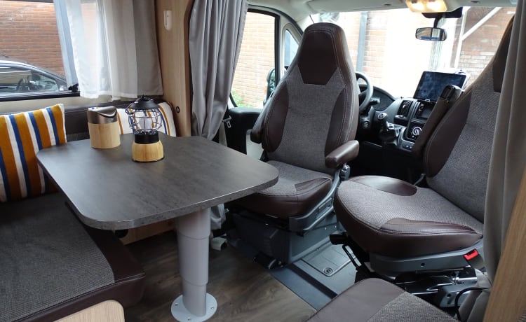 Exultare – Relaxed out and about with this complete 4p camper. Well >3j C1 driver's license